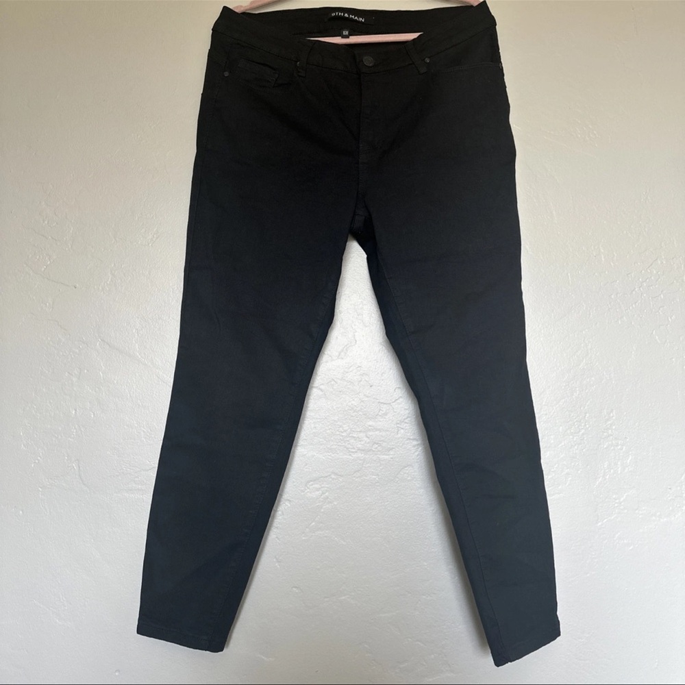 Classic Black Skinny Jeans with Tapered Ankle